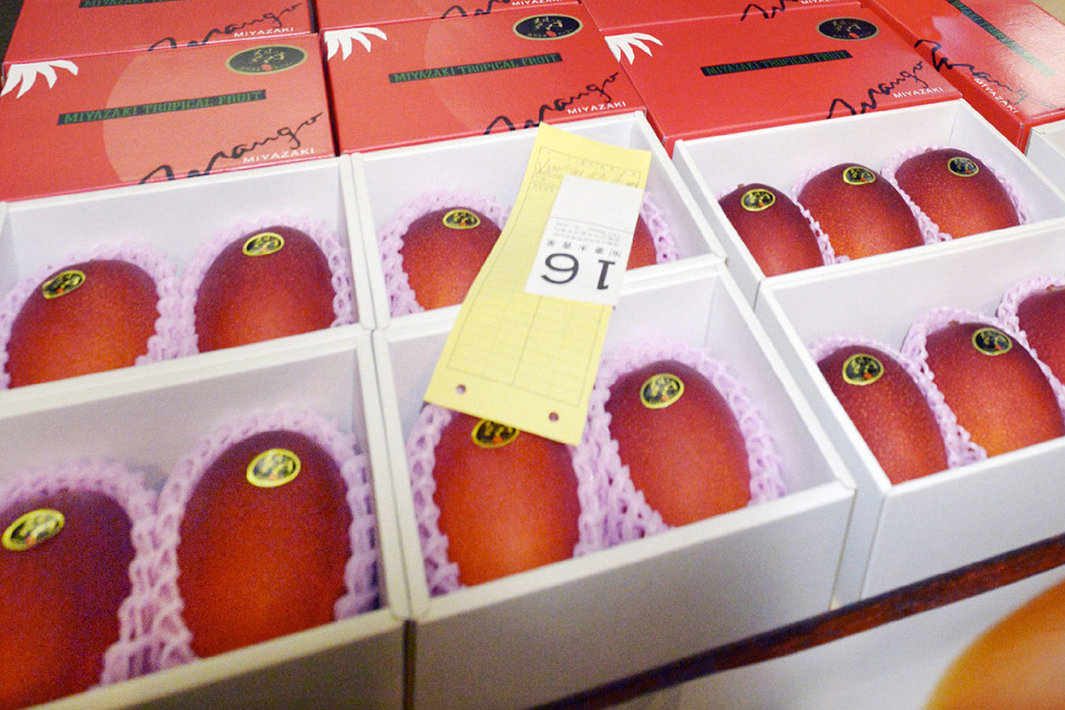 Venden dos mangos por 2.340 euros