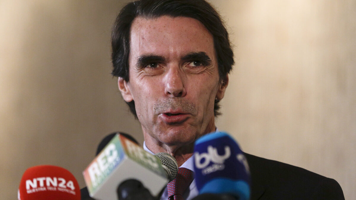 Aznar se solidariza con Felipe González