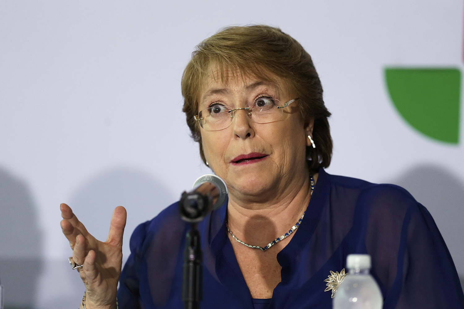 Apoyo a Bachelet cae al 37%