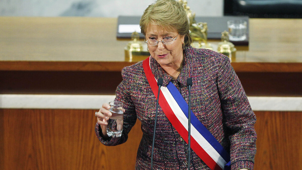 Bachelet lanza su proyecto de reforma constitucional