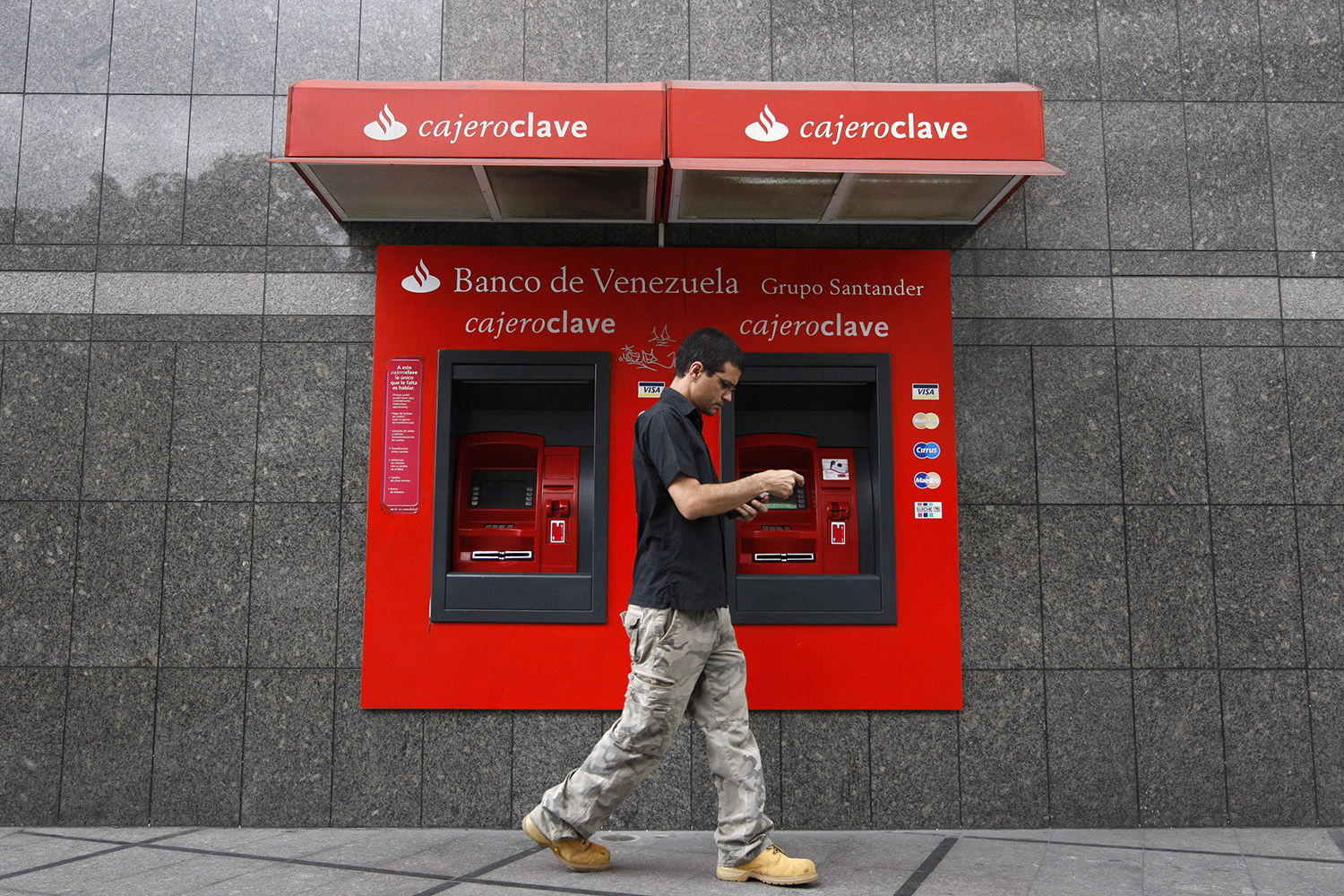 Caracas recorta la disponibilidad de divisa extranjera