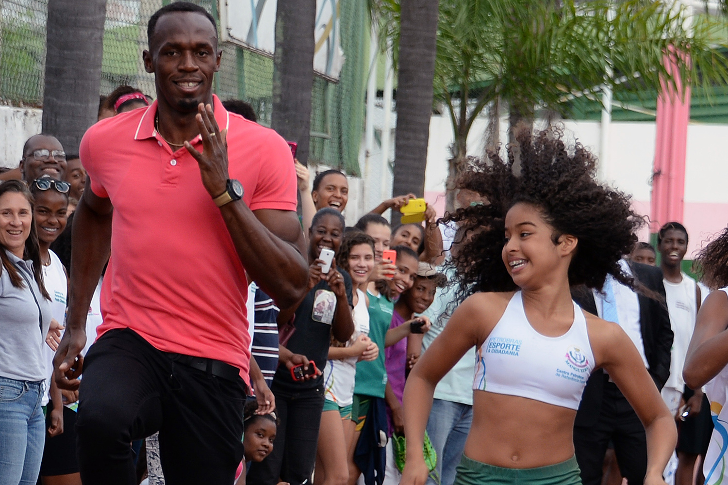 Usain Bolt entrena en una favela de Río