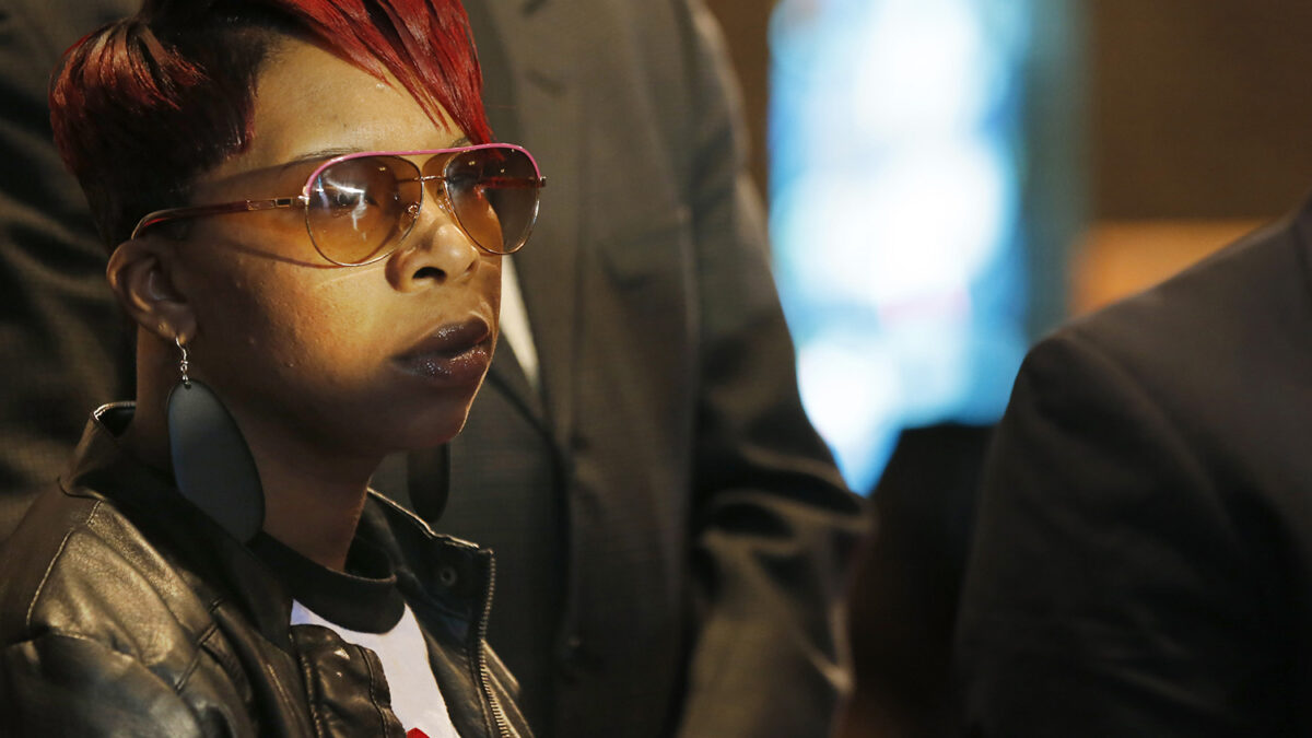 Familiares de Michael Brown demandarán a Ferguson