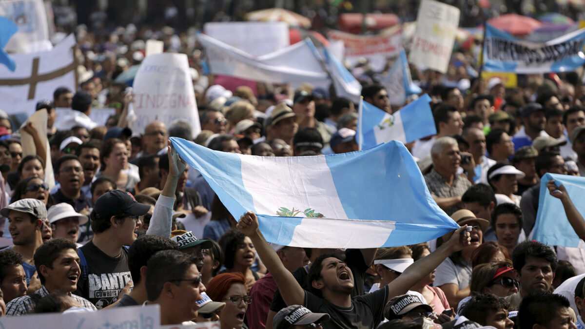 Miles exigen la renuncia al presidente guatemalteco Otto Pérez Molina