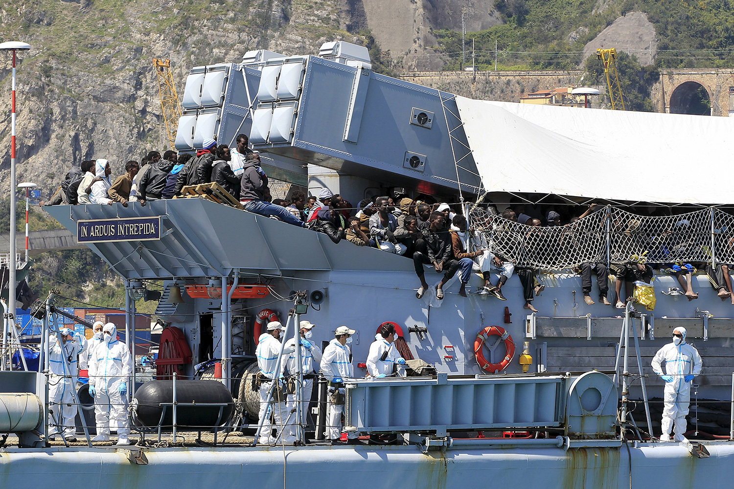 Prevén que 450.000 inmigrantes intentarán cruzar el Mediterráneo en 2015