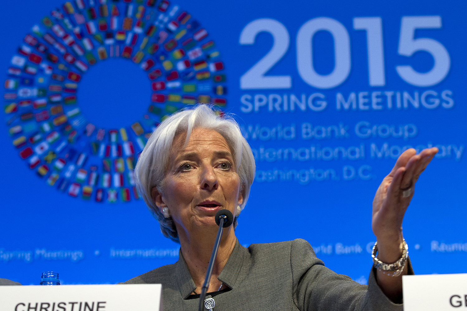 Lagarde advierte a Grecia que evite retrasos en el pago de la deuda