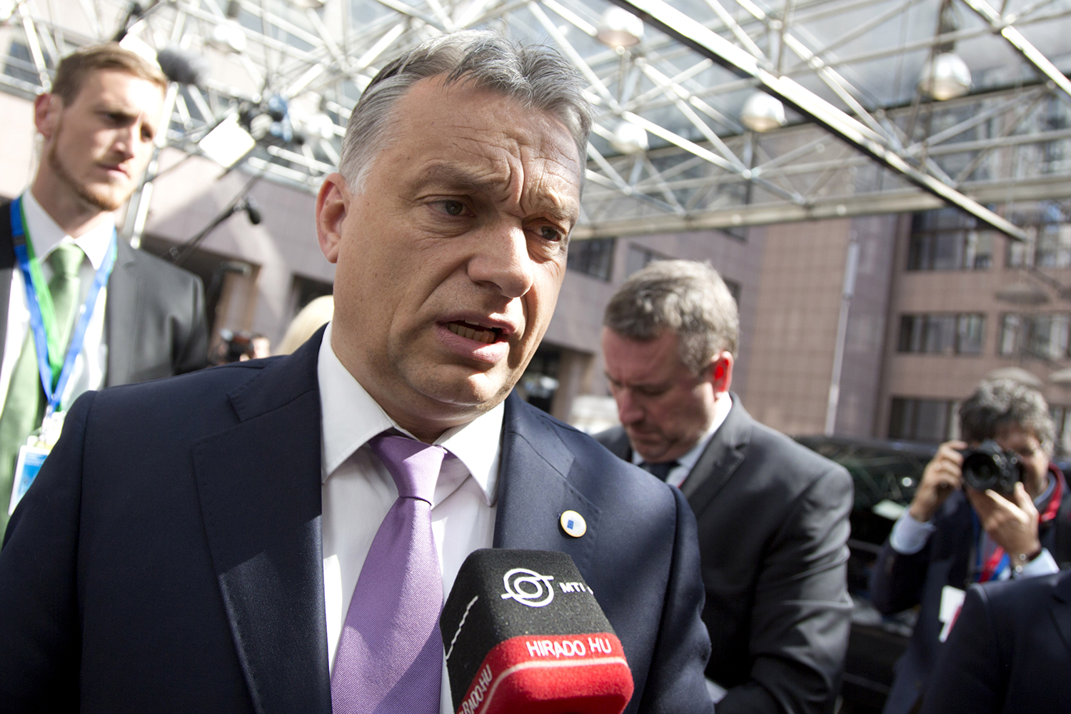 La CE le responde a Orbán