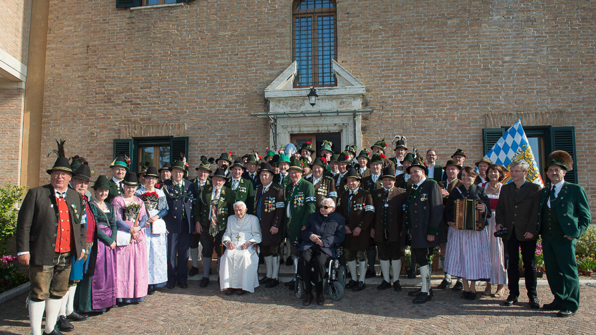 Benedicto XVI celebra su cumpleaños con una fiesta bávara