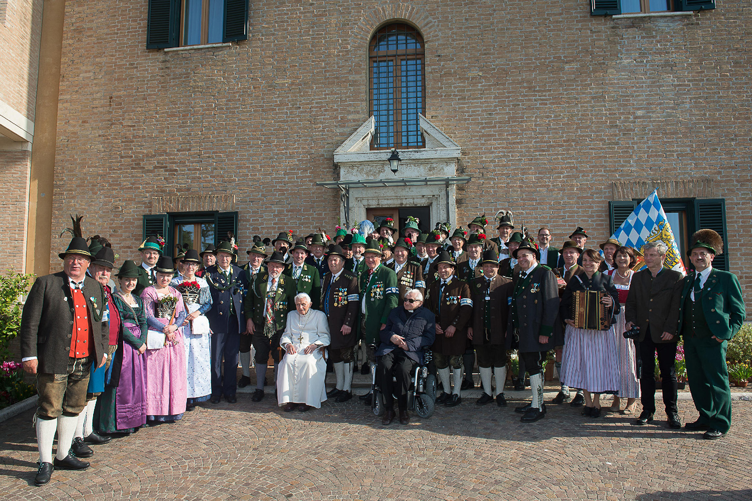 Benedicto XVI celebra su cumpleaños con una fiesta bávara