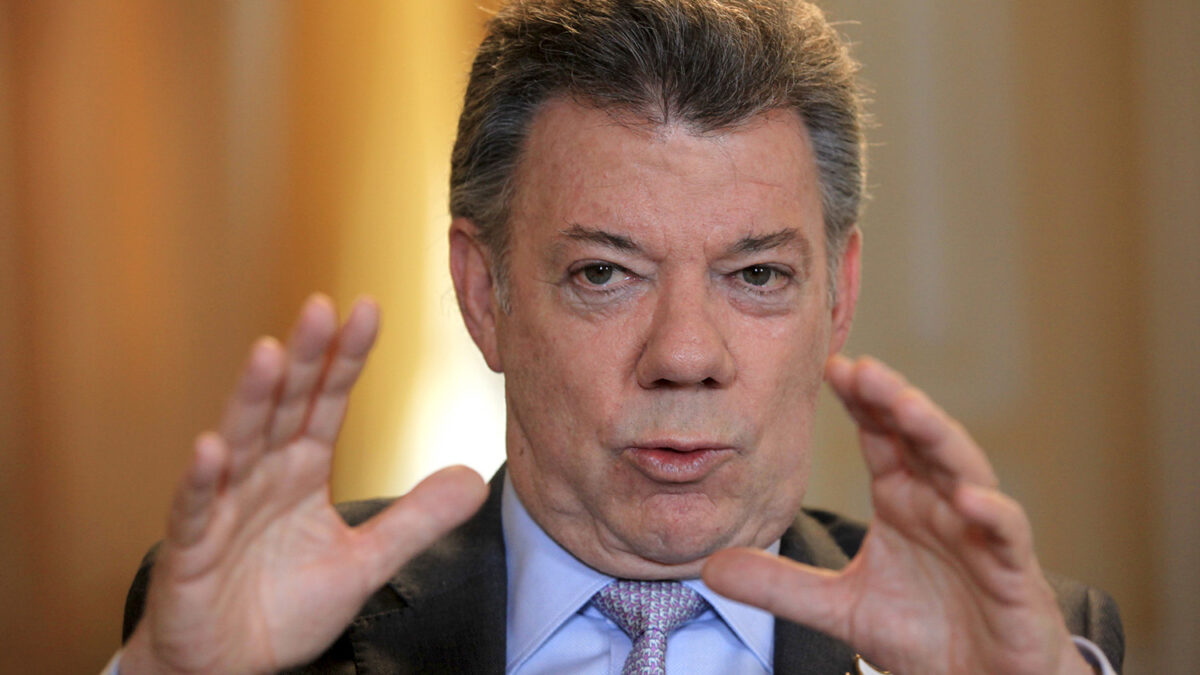 Santos prorroga por un mes la suspensión de los bombardeos contra las FARC