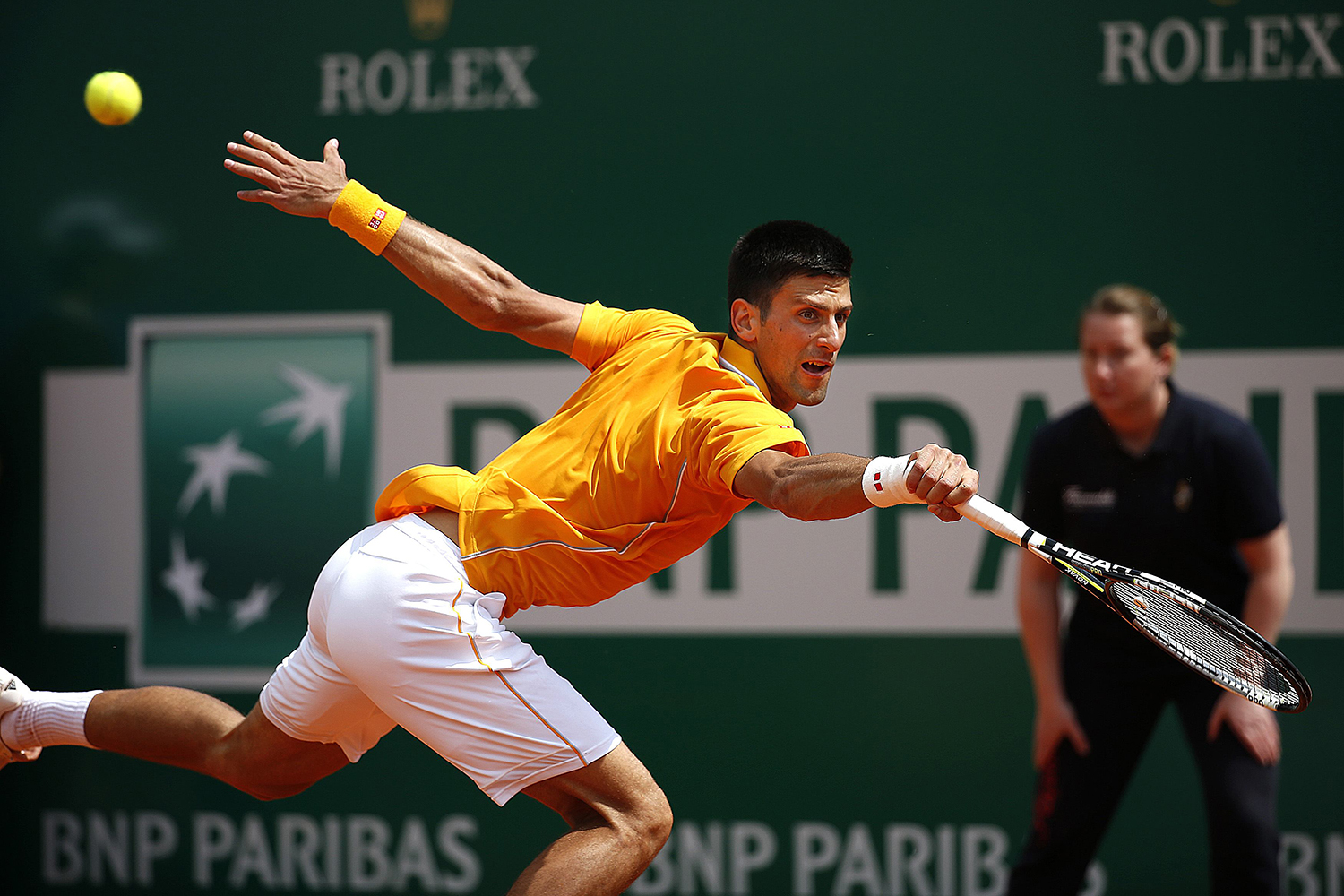 Novak Djokovic pasa a semifinales en Montecarlo
