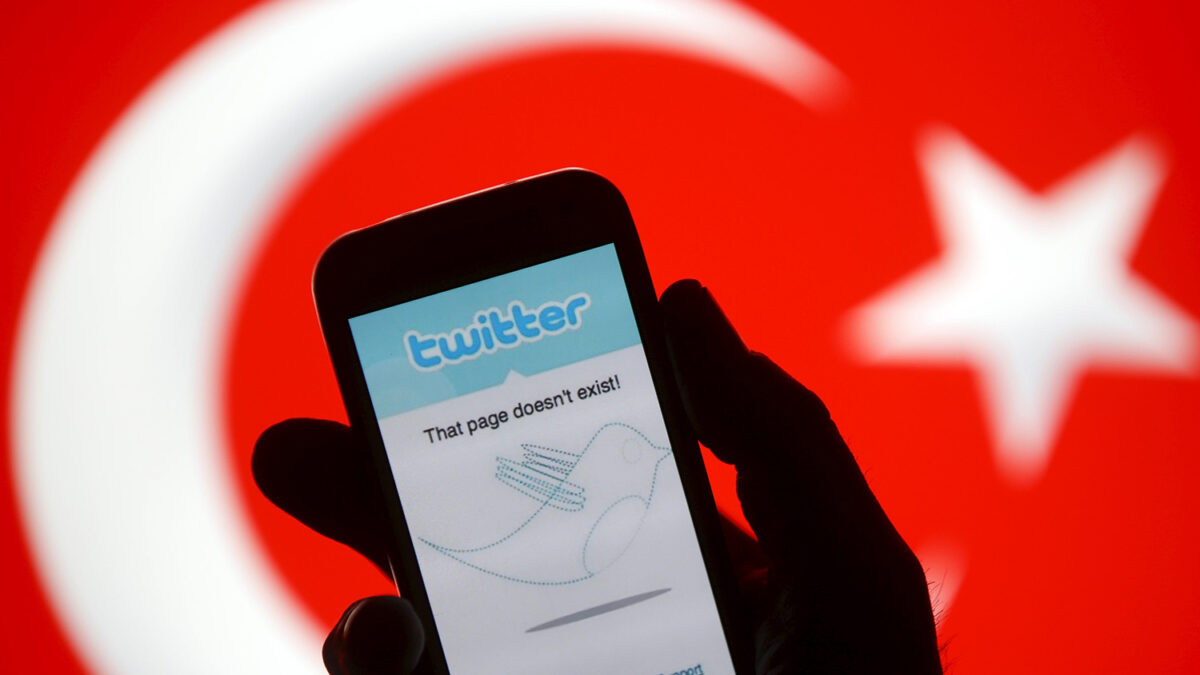 Turquía bloquea Twitter y YouTube