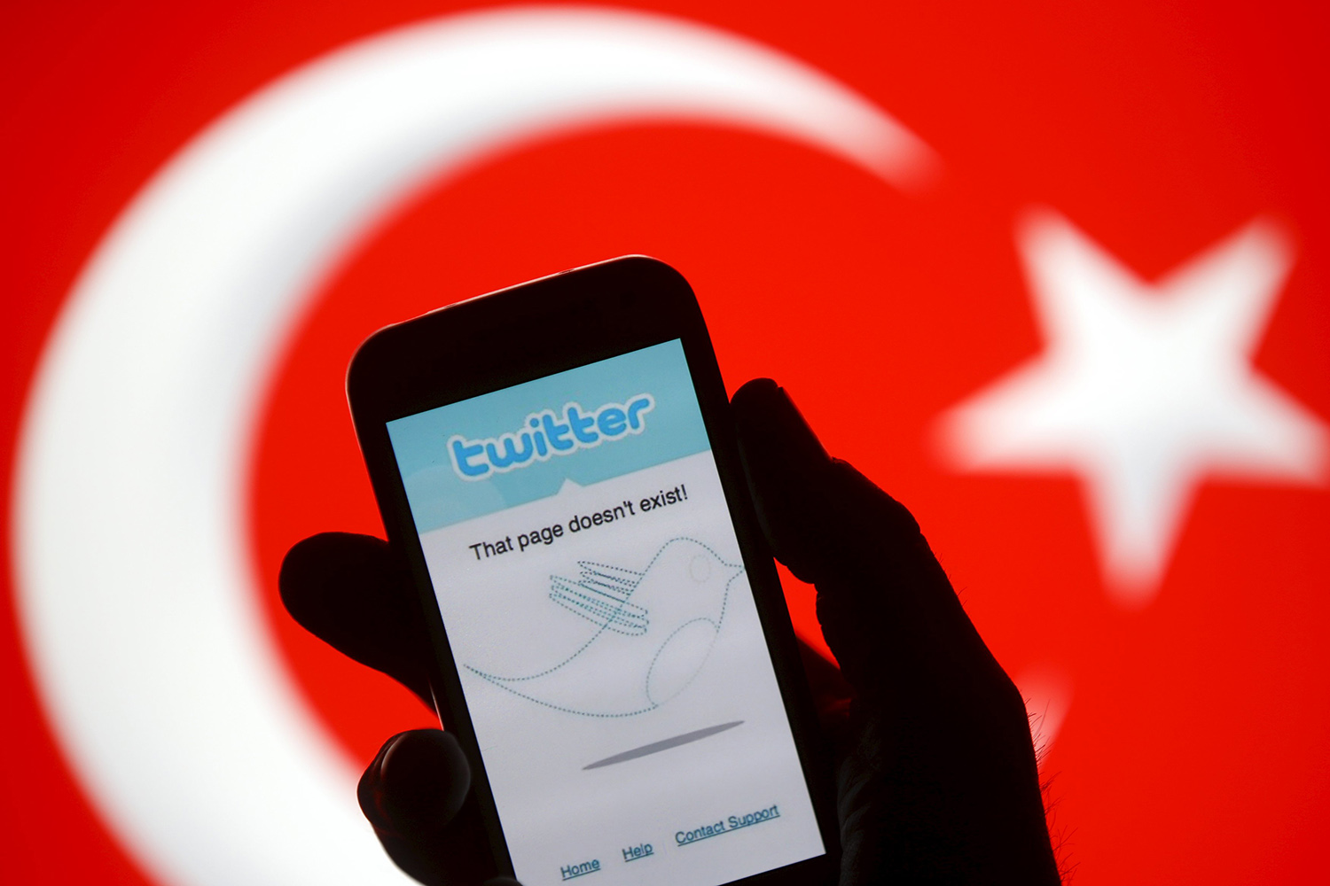 Turquía bloquea Twitter y YouTube