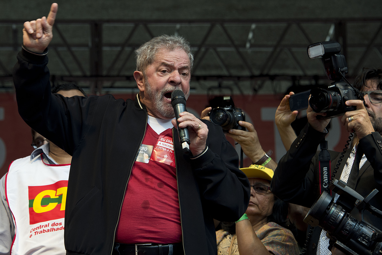 Investigan a Lula por tráfico de influencias