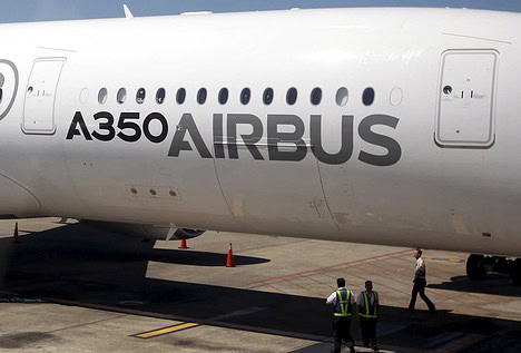 Airbus amenaza con reducir sus inversiones en Reino Unido si este abandona la UE.