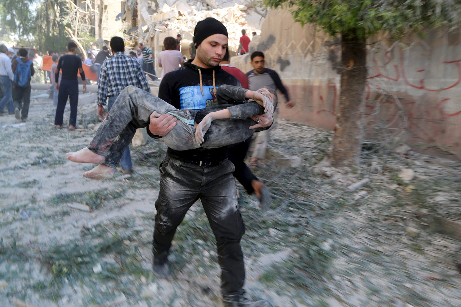 Los habitantes de Alepo viven bajo tierra para sobrevivir a los bombardeos.