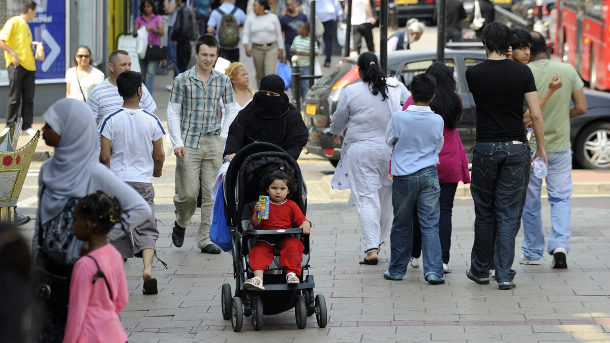 Crece el número de inmigrantes en Reino Unido en un 21,8 %