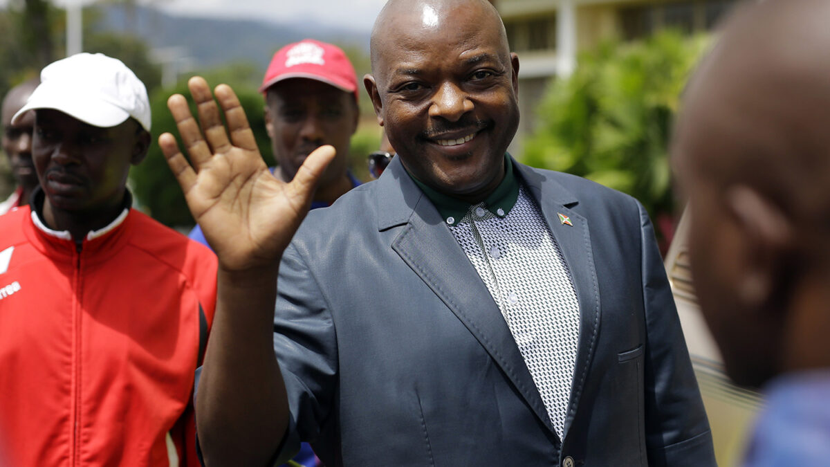 Presidente de Burundi reaparece tras el golpe fallido en su contra