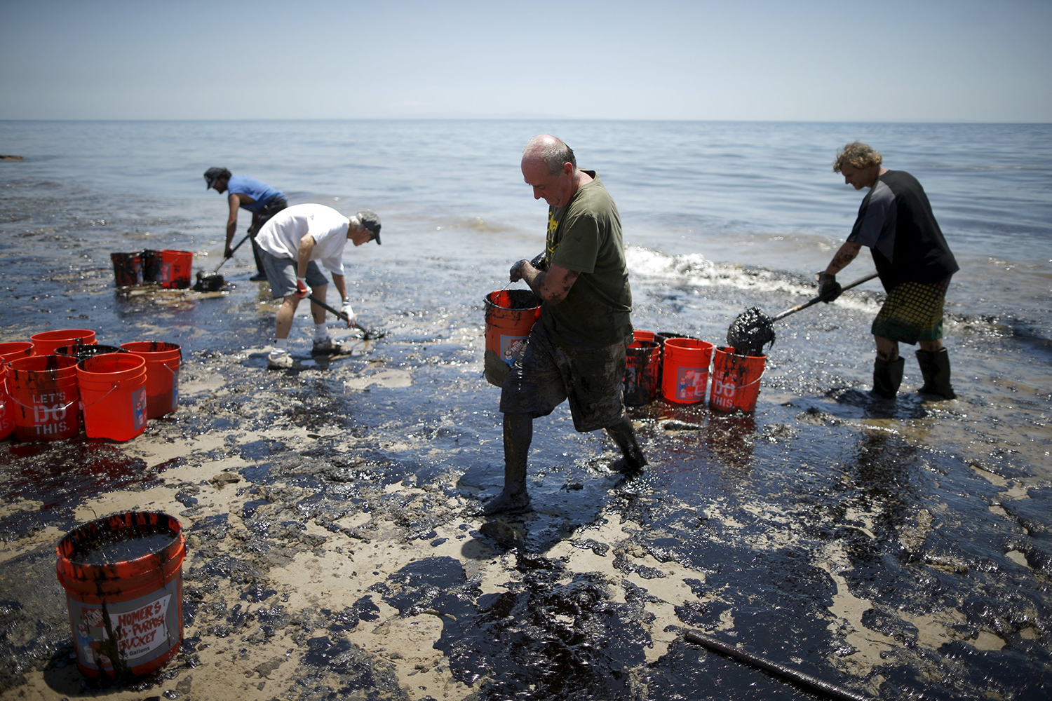 Declaran estado de emergencia en California por un vertido de petróleo