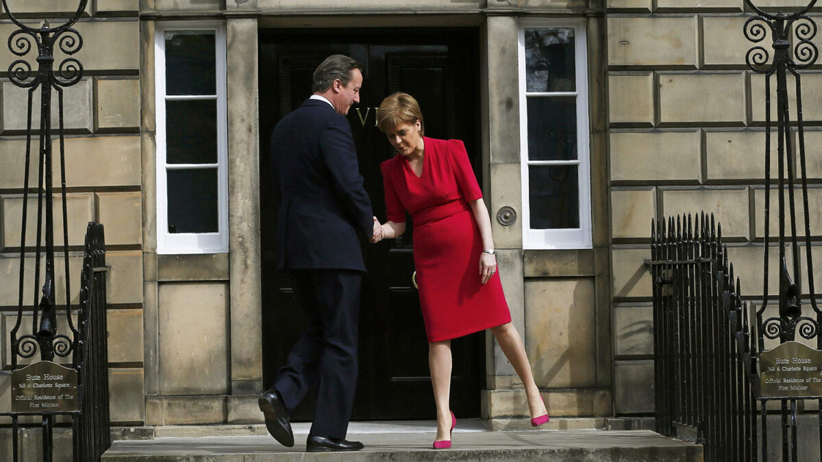 Cameron y Sturgeon acuerdan la entrega de mayor autonomía para Escocia