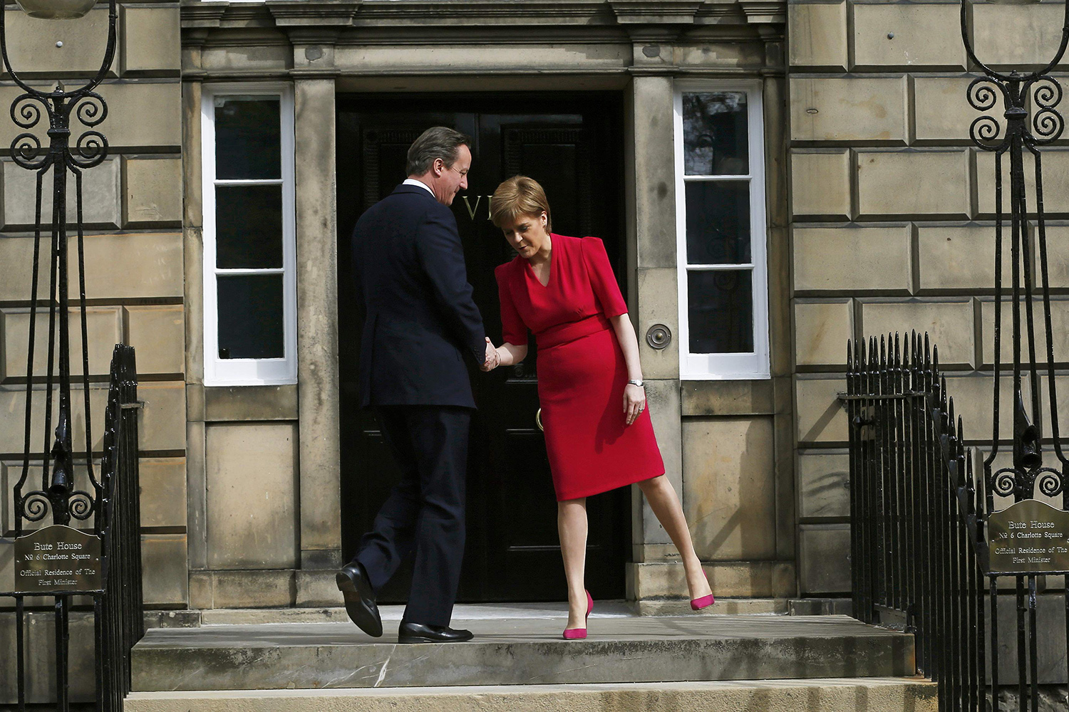 Cameron y Sturgeon acuerdan la entrega de mayor autonomía para Escocia