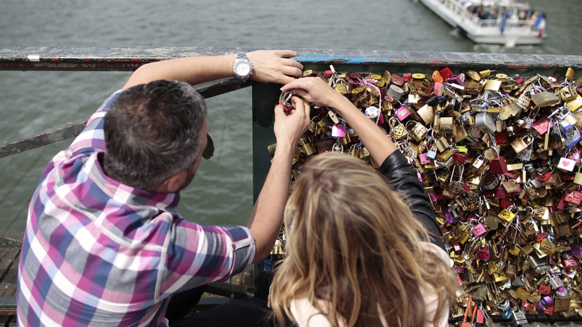 París retira los «candados del amor» del Pont des Arts