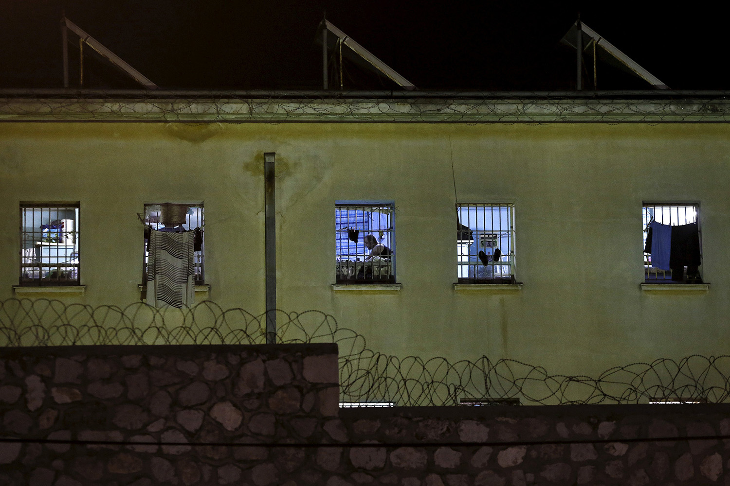 Una riña en una cárcel de Atenas causa 2 muertos y 21 heridos