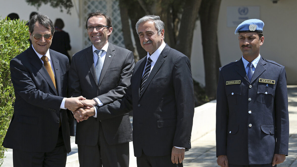 Reanudan negociaciones de paz en Chipre