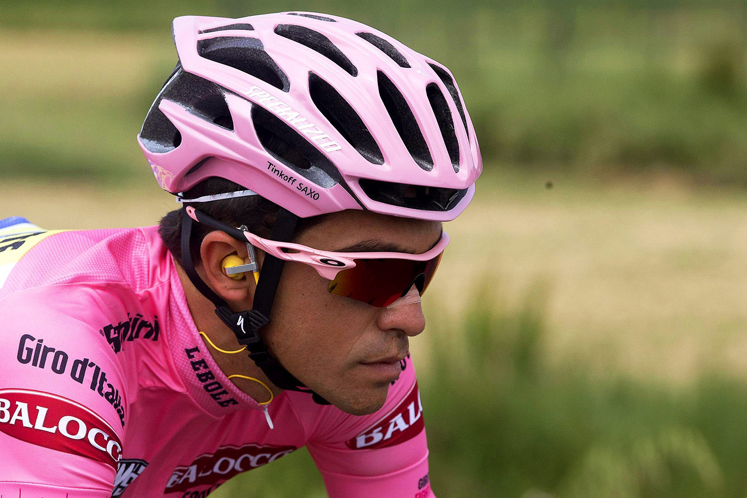Alberto Contador no sabe si podrá seguir en el Giro