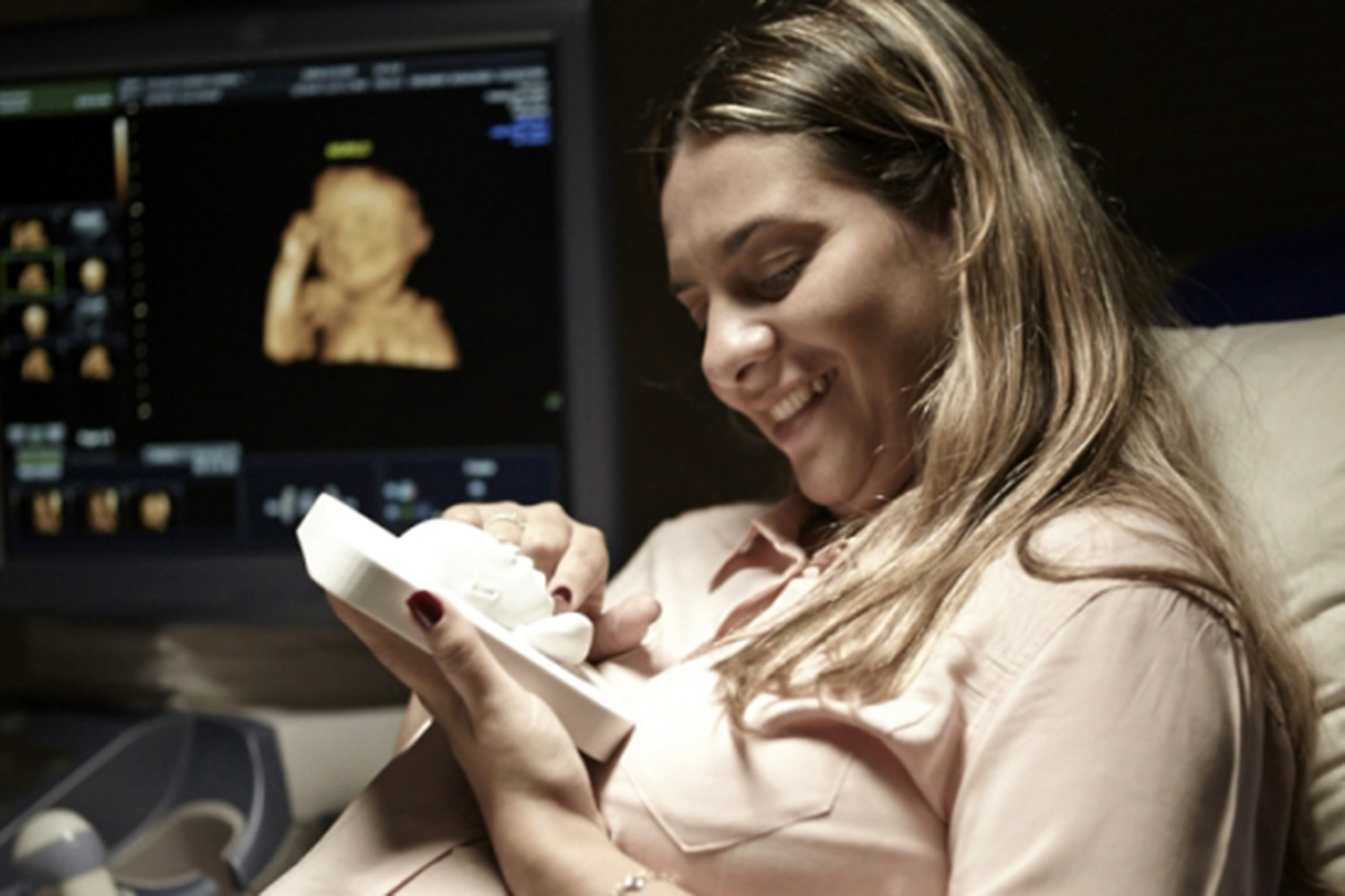 Una embarazada ciega conoce a su bebé gracias a una impresión 3D