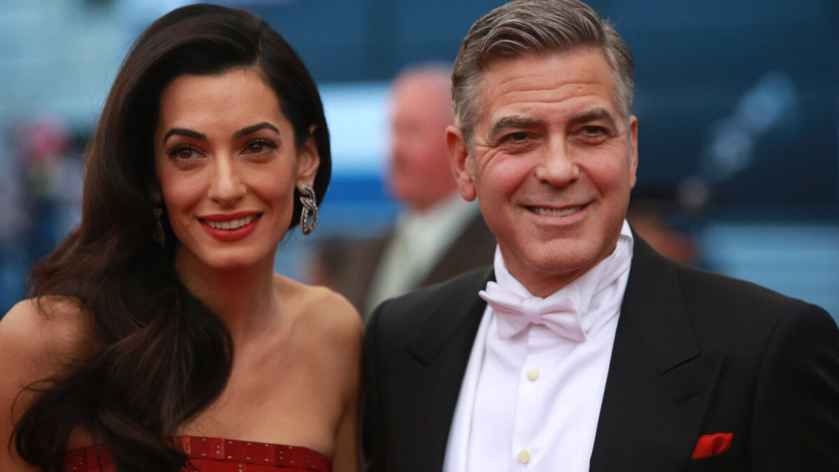 George Clooney esperó casi media hora de rodillas a que Amal aceptara casarse con él