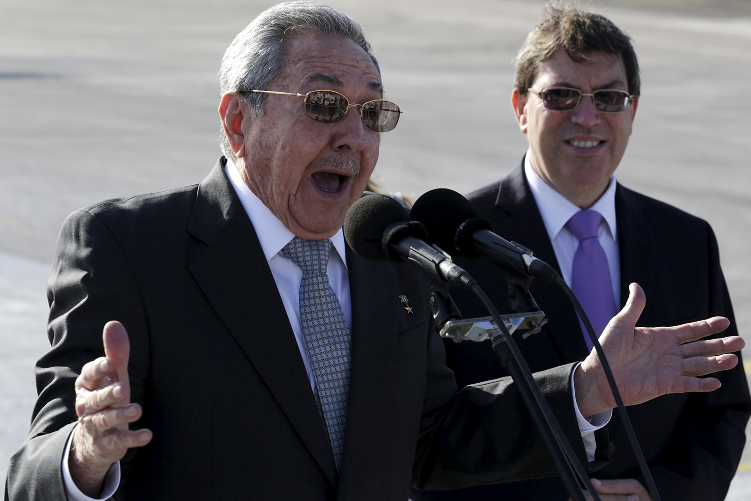 Castro asegura que EEUU y Cuba tendrán embajadores a fin de mes