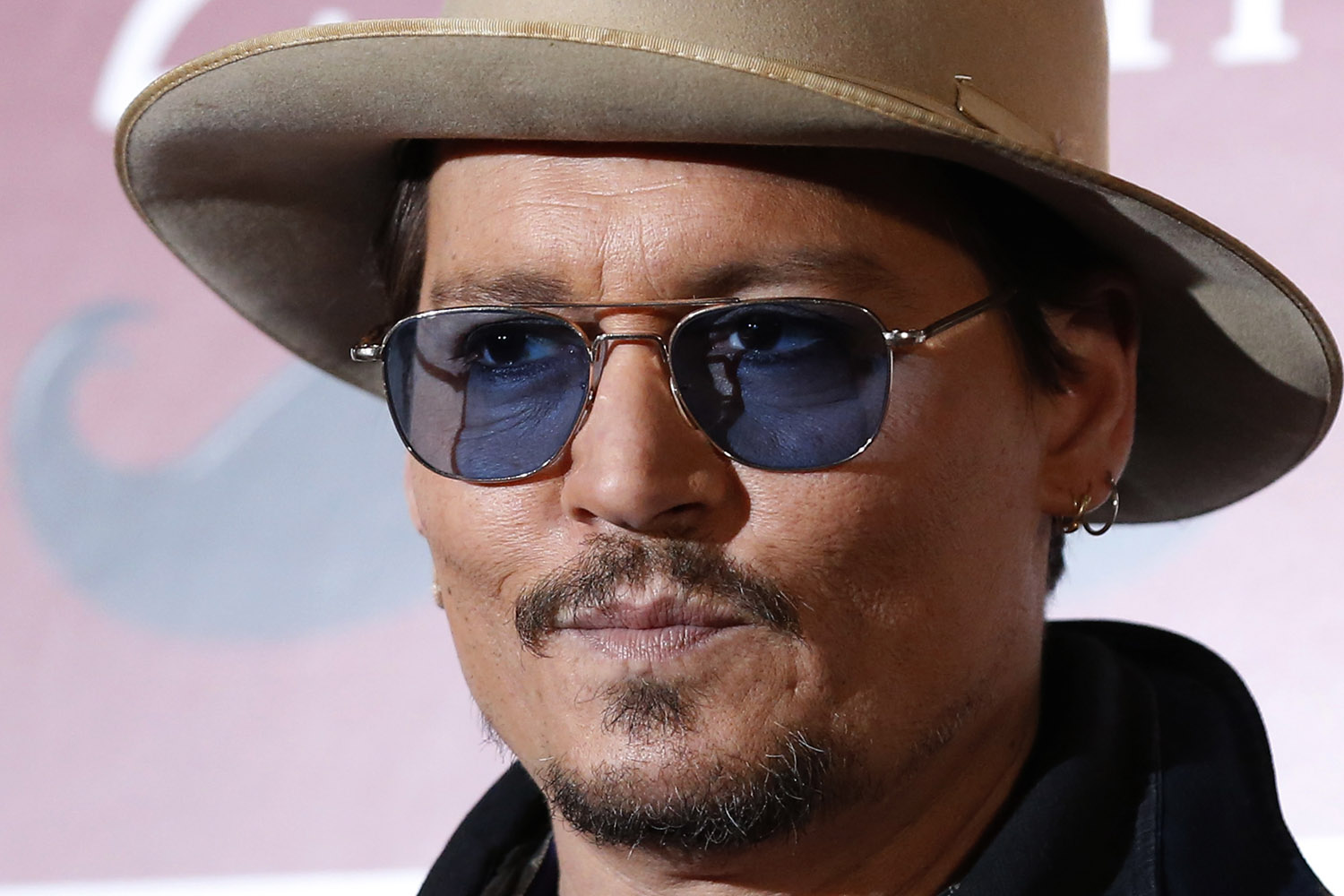 Australia amenaza con sacrificar a los perros de Johnny Depp