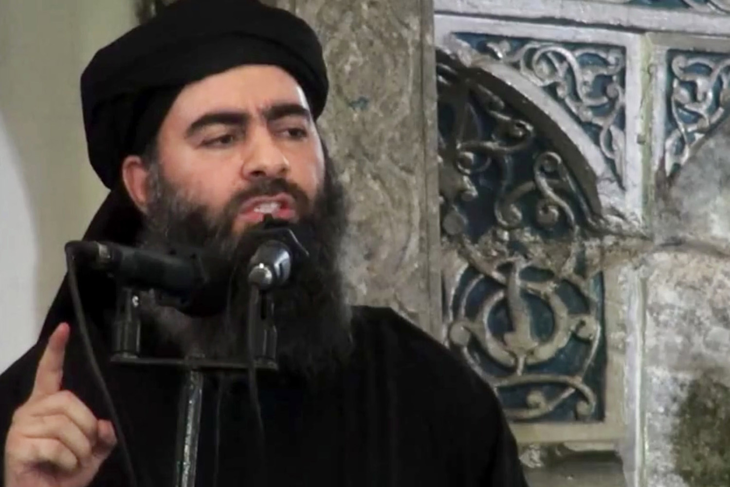 Líder de ISIL amenaza con ejecutar a los hombres sin barba.
