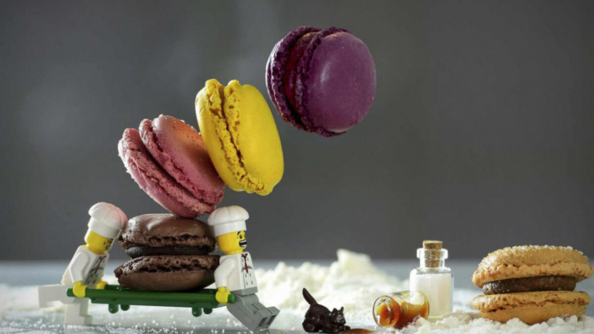 Fotógrafo captura infraganti a los muñecos de Lego