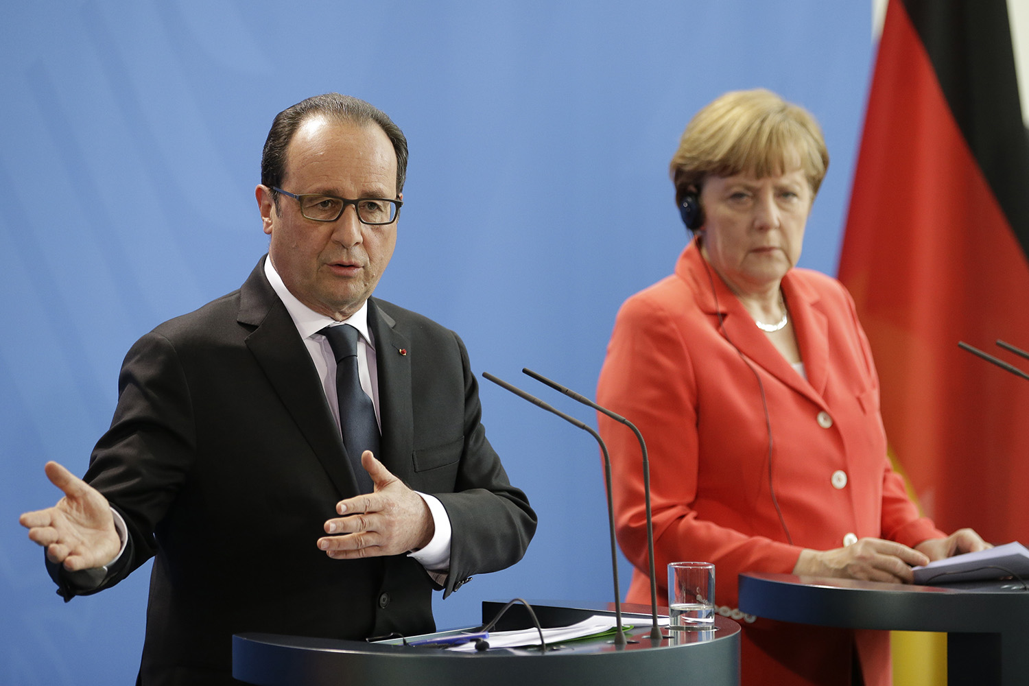 Hollande aboga por expulsar a los refugiados económicos.
