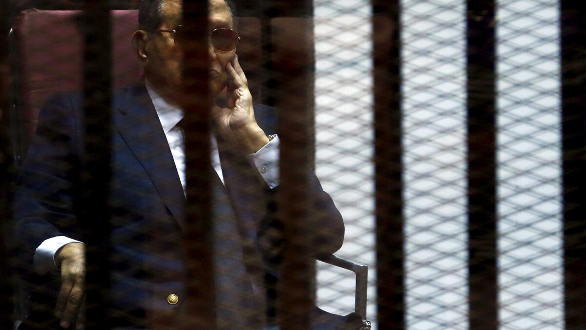 Corte confirma tres años de cárcel a Hosni Mubarak y a sus hijos por corrupción