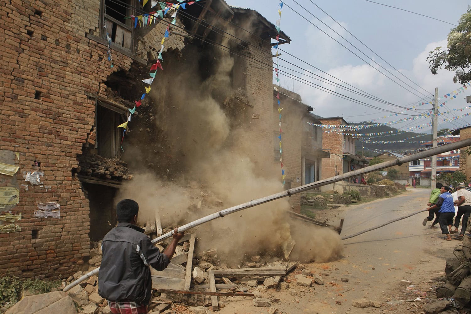 El número de muertos por el terremoto en Nepal supera ya los 8.000