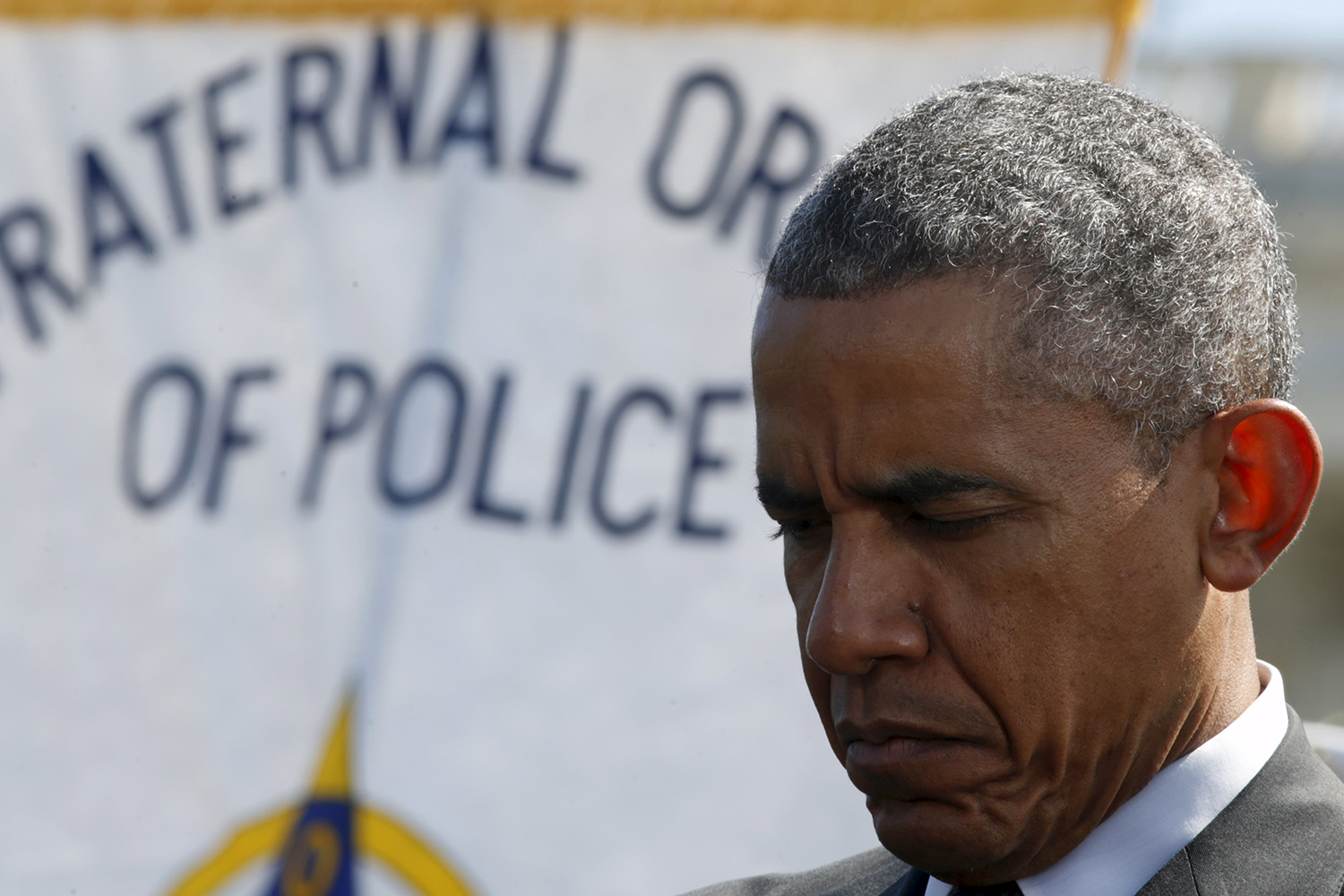 Obama prohibirá venta de armas de guerra para uso policial
