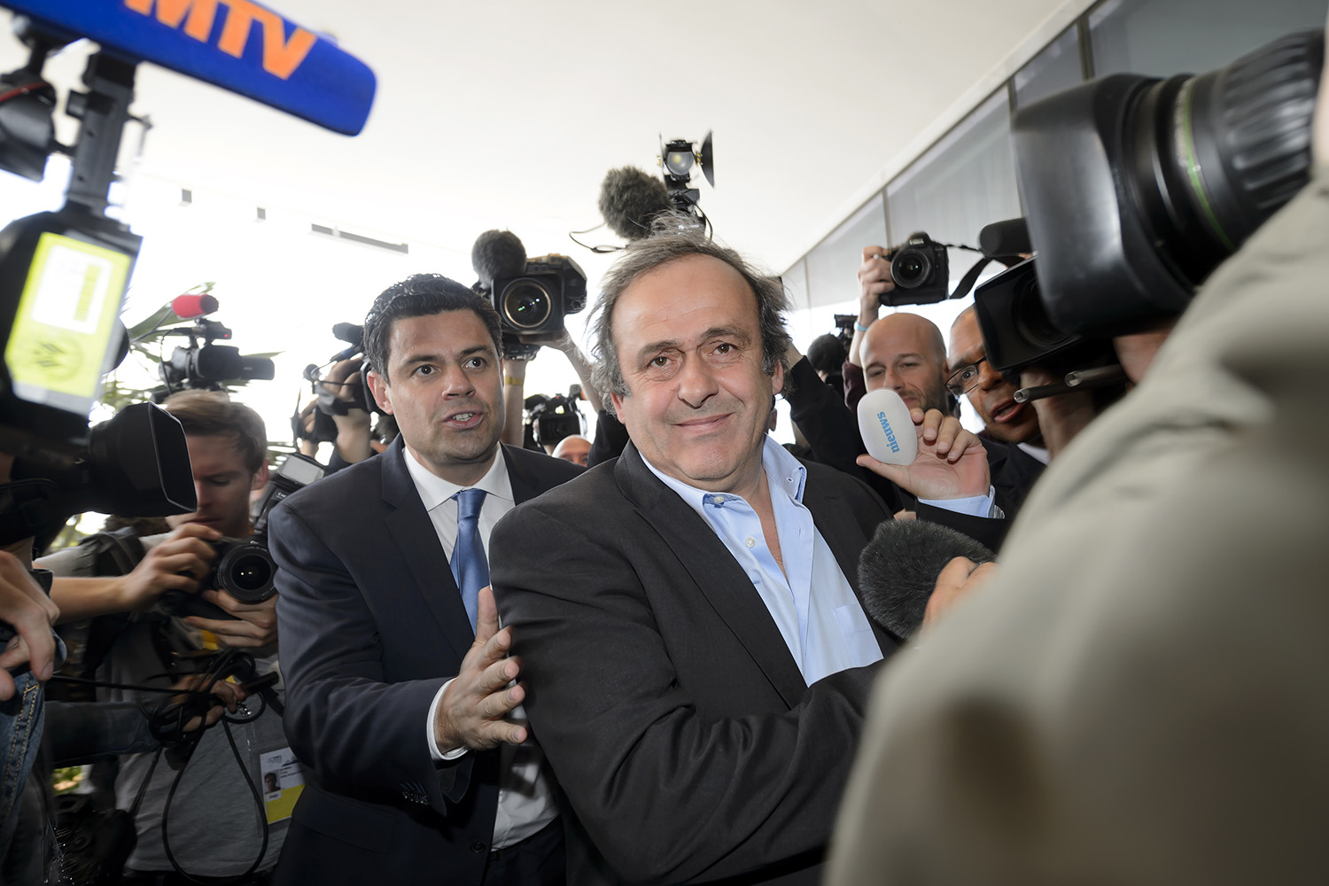 La UEFA pide suspender el congreso FIFA