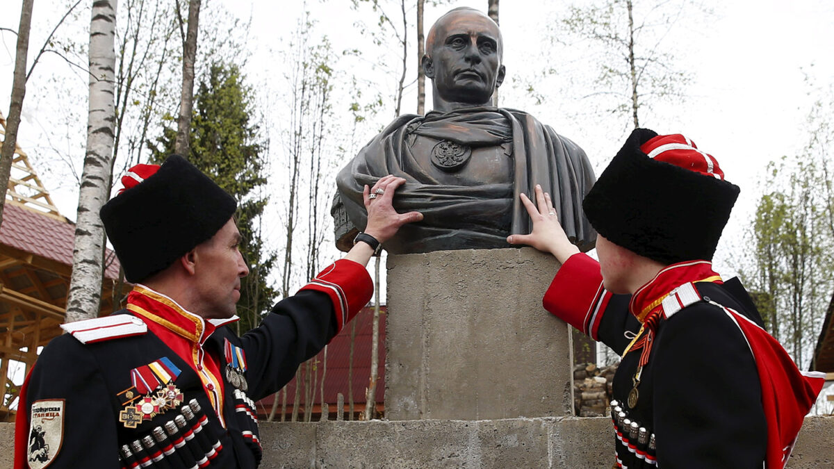 Los cosacos erigen un busto de Putin como un emperador romano