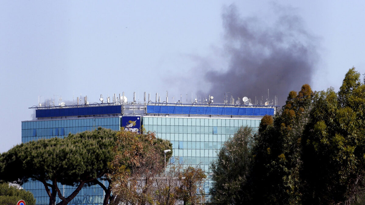 Cierran durante 10 horas el aeropuerto de Roma por un incendio