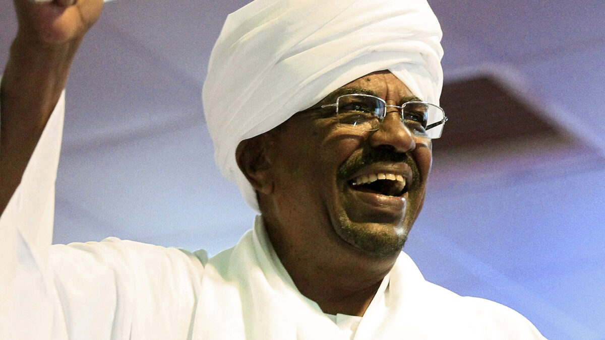 Omar al-Bashir vuelve a ganar la presidencia, tras 25 años en el poder