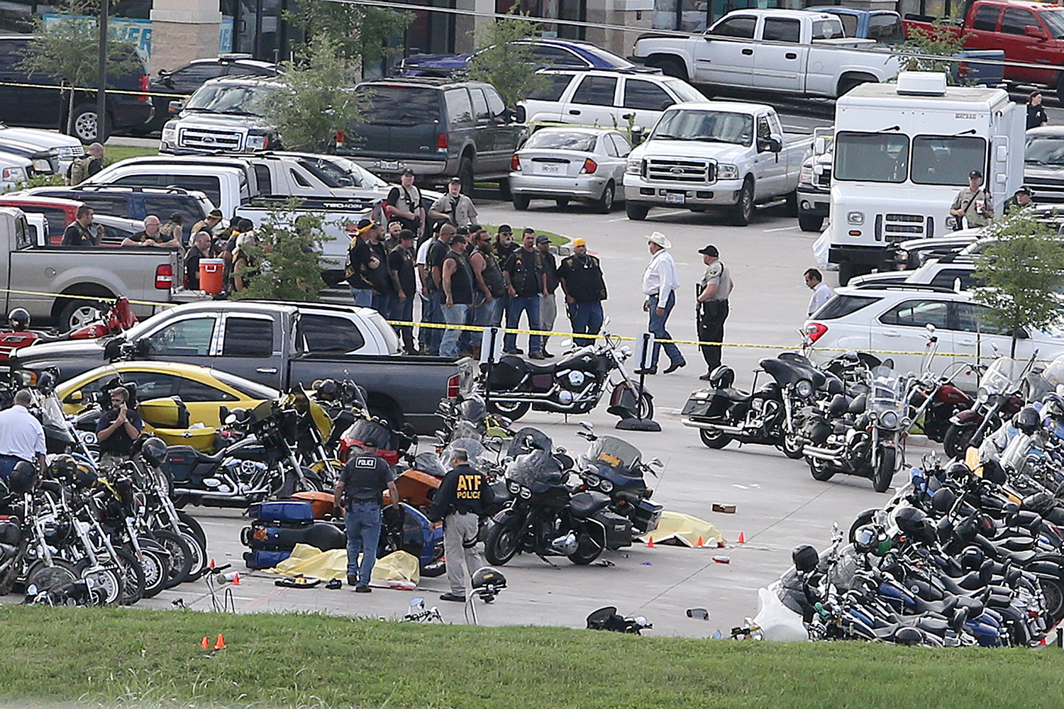 Arrestan a casi 200 personas tras tiroteo entre motorizados en Texas