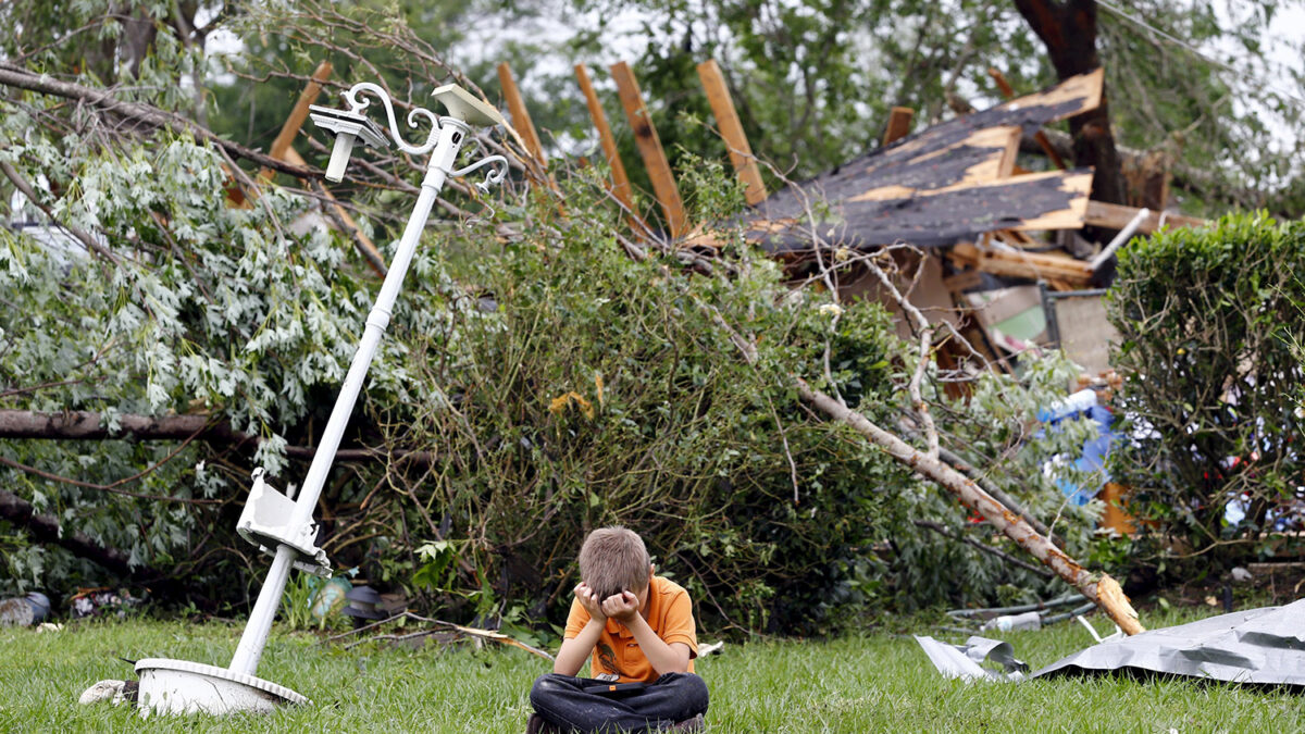 Más de 70 tornados causan 5 muertos en EE UU.