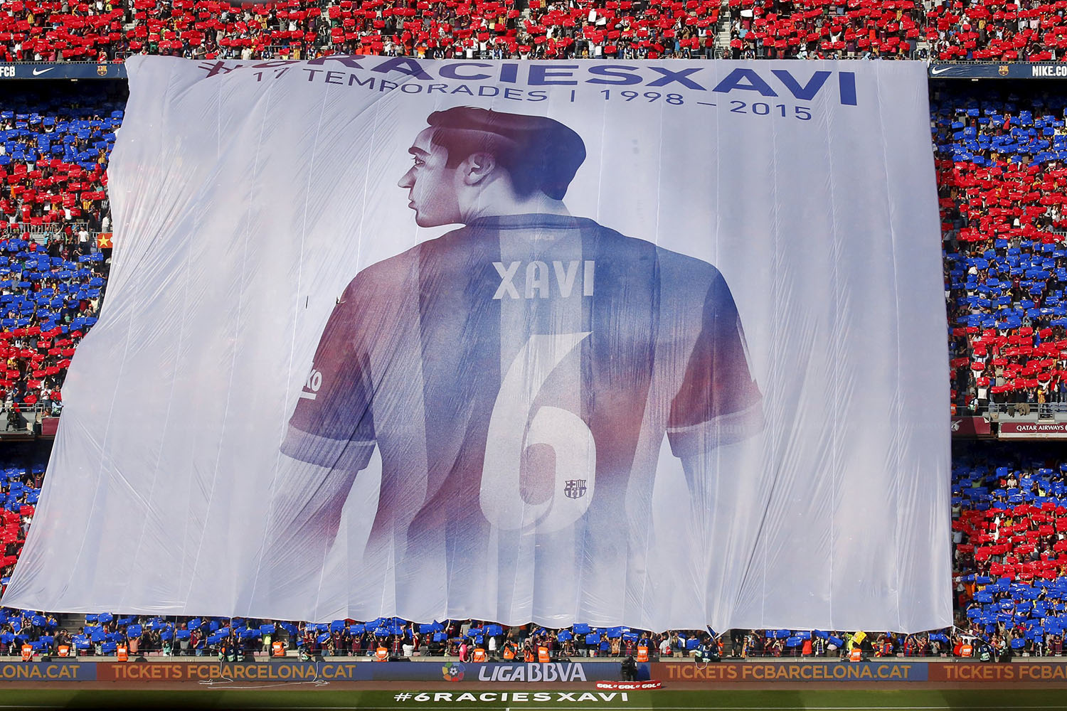 El Camp Nou despidió a Xavi
