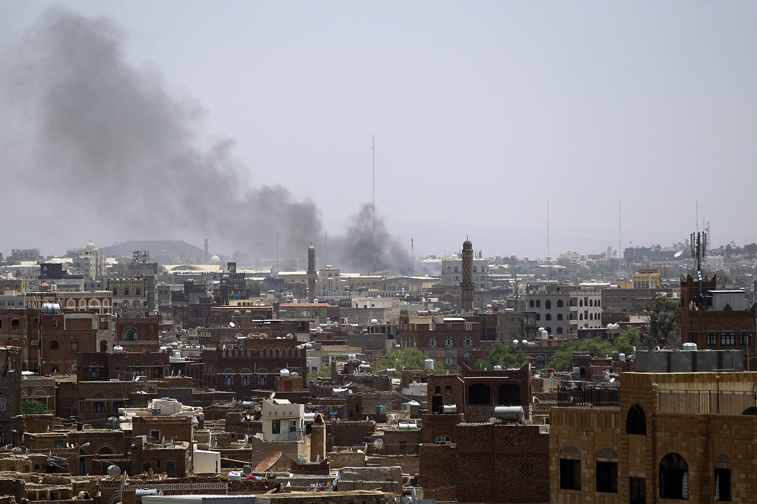 Los aviones de la coalición árabe atacan antes del inicio de la tregua.