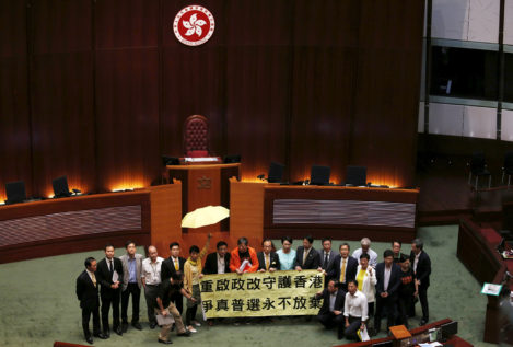 Tensión entre Pekín y Hong Kong por rechazo a reforma electoral impuesta desde China