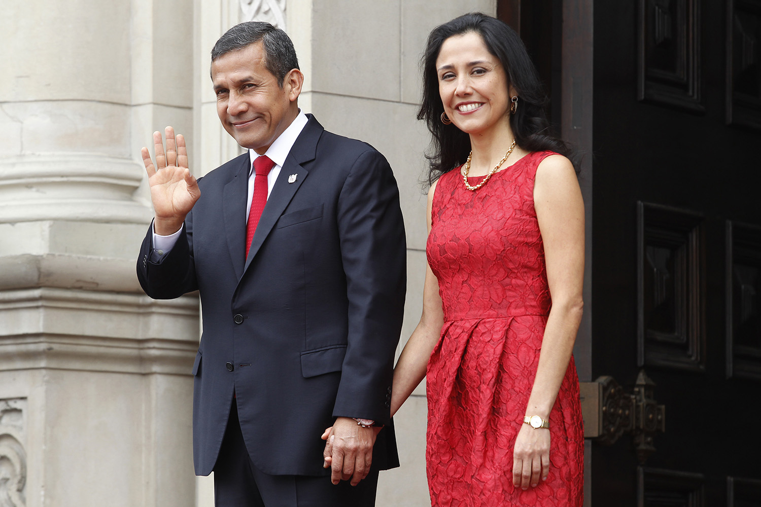 Popularidad de Humala se desploma por acusaciones de corrupción contra su esposa