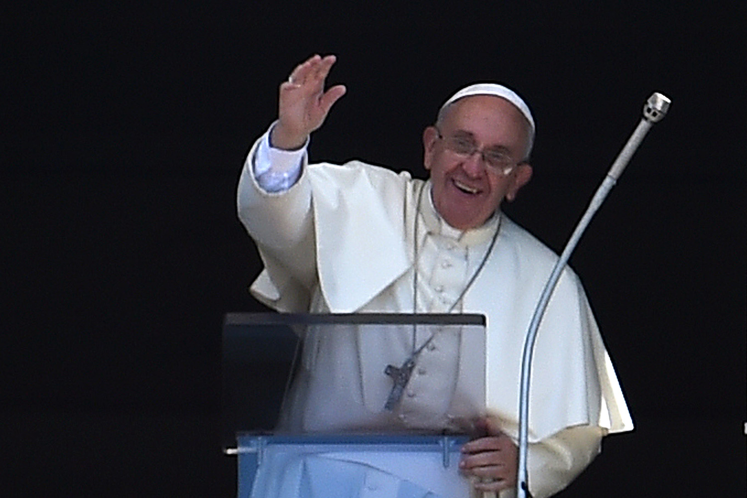 El papa Francisco prefiere mascar las hojas de coca que tomarla en infusión